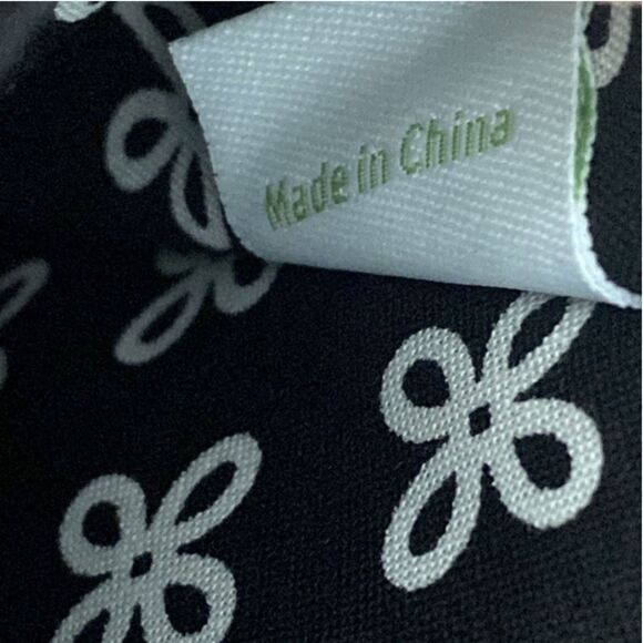 Vera Bradley Black and Cream Patterned Quilted Wallet Turn Lock - Picture 9 of 12